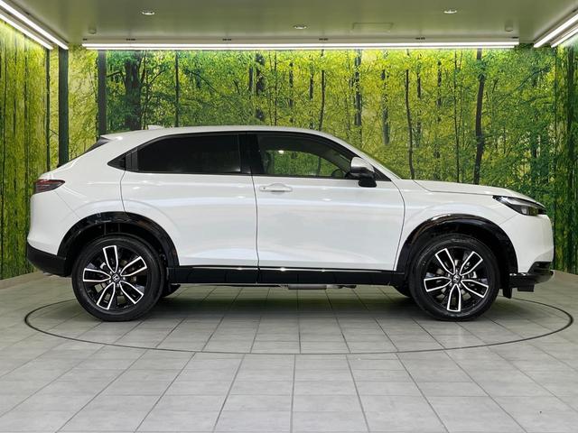 ヴェゼル ｅ：ＨＥＶ　Ｚ　登録済未使用車　全周囲カメラ　衝突被害軽減システム　レーダークルーズ　電動リアゲート　ハーフレザーシート　コーナーセンサー　スマートキー　ＬＥＤヘッド　ＥＴＣ２．０　車線逸脱警報　オートライト（55枚目）