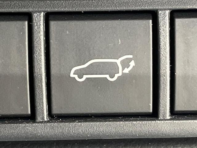 プリウス Ｚ　４ＷＤ　１２．３型ナビ機能付きディスプレイオーディオ　禁煙車　全周囲カメラ　衝突被害軽減システム　レーダークルーズ　電動リアゲート　パワーシート　コーナーセンサー　ＬＥＤヘッド　ＥＴＣ２．０（5枚目）