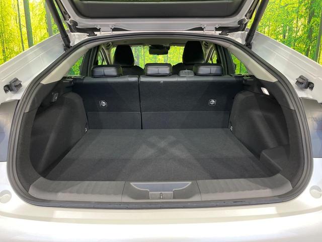 プリウス Ｚ　４ＷＤ　１２．３型ナビ機能付きディスプレイオーディオ　禁煙車　全周囲カメラ　衝突被害軽減システム　レーダークルーズ　電動リアゲート　パワーシート　コーナーセンサー　ＬＥＤヘッド　ＥＴＣ２．０（10枚目）