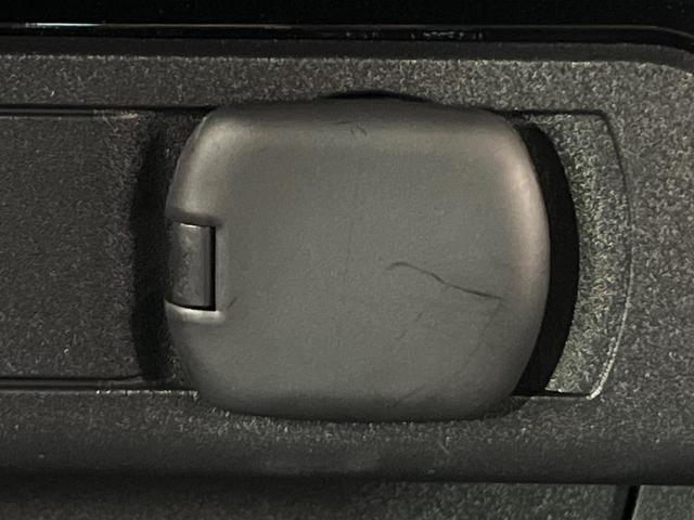 プリウス Ｚ　４ＷＤ　１２．３型ナビ機能付きディスプレイオーディオ　禁煙車　全周囲カメラ　衝突被害軽減システム　レーダークルーズ　電動リアゲート　パワーシート　コーナーセンサー　ＬＥＤヘッド　ＥＴＣ２．０（41枚目）