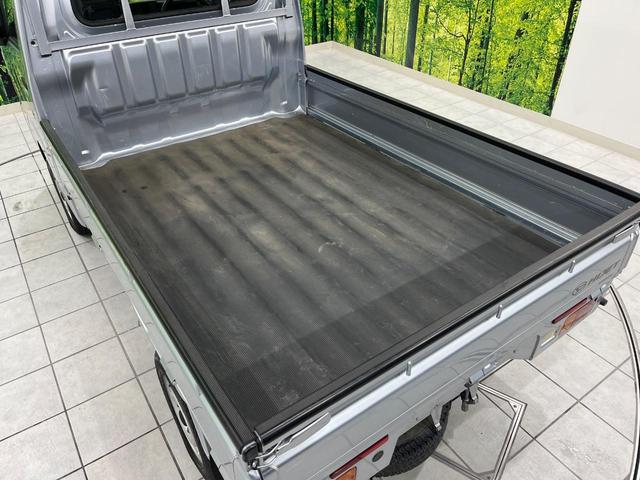 積み下ろしのしやすいデッキにはたっぷりと荷物を積み込んでいただけます。遊びから仕事まで、様々なシーンで頼れます♪