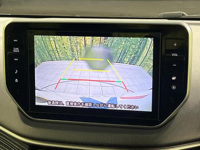 【バックカメラ】駐車時に後方がリアルタイム映像で確認できます。大型商業施設や立体駐車場での駐車時や、夜間のバック時に大活躍！運転スキルに関わらず、今や必須となった装備のひとつです！