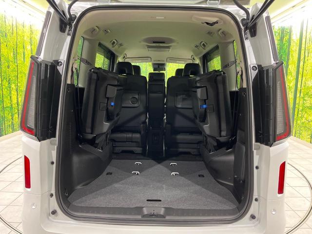 セレナ ｅ－パワー　ハイウェイスターＶ　インテリジェントエマージェンシーブレーキ　フリップダウンモニター　純正１２．３インチナビ　両側パワースライドドア　アラウンドビューモニター　Ｂｌｕｅｔｏｏｔｈ再生　フルセグＴＶ　禁煙車（11枚目）