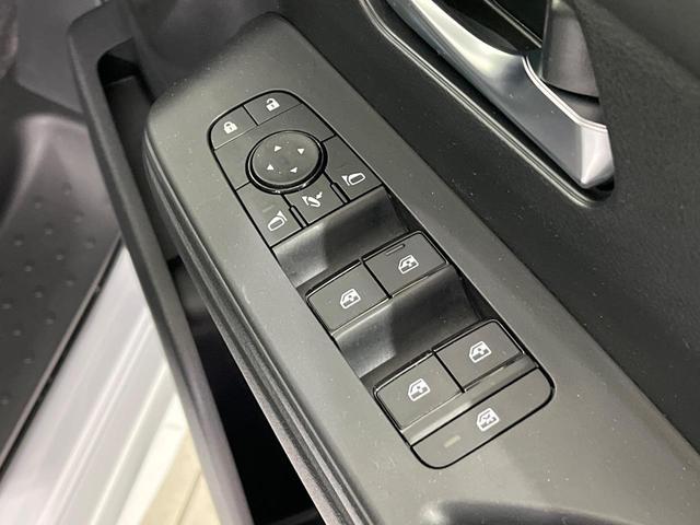 セレナ ｅ－パワー　ハイウェイスターＶ　インテリジェントエマージェンシーブレーキ　フリップダウンモニター　純正１２．３インチナビ　両側パワースライドドア　アラウンドビューモニター　Ｂｌｕｅｔｏｏｔｈ再生　フルセグＴＶ　禁煙車（32枚目）