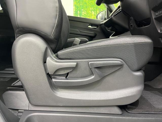 セレナ ｅ－パワー　ハイウェイスターＶ　インテリジェントエマージェンシーブレーキ　フリップダウンモニター　純正１２．３インチナビ　両側パワースライドドア　アラウンドビューモニター　Ｂｌｕｅｔｏｏｔｈ再生　フルセグＴＶ　禁煙車（33枚目）