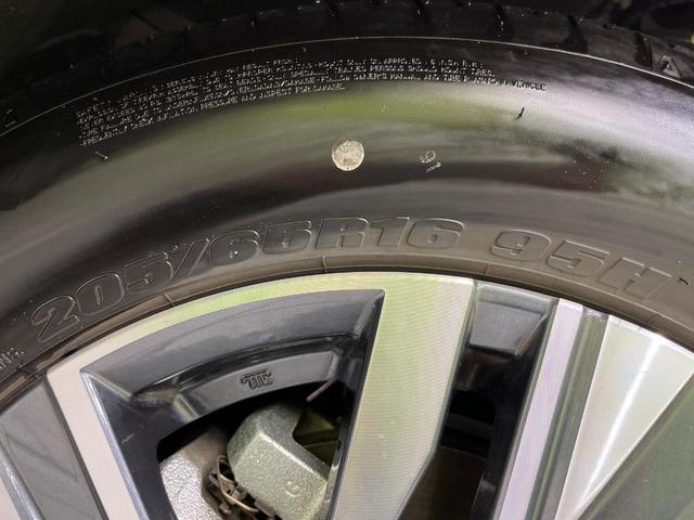 セレナ ｅ－パワー　ハイウェイスターＶ　インテリジェントエマージェンシーブレーキ　フリップダウンモニター　純正１２．３インチナビ　両側パワースライドドア　アラウンドビューモニター　Ｂｌｕｅｔｏｏｔｈ再生　フルセグＴＶ　禁煙車（52枚目）