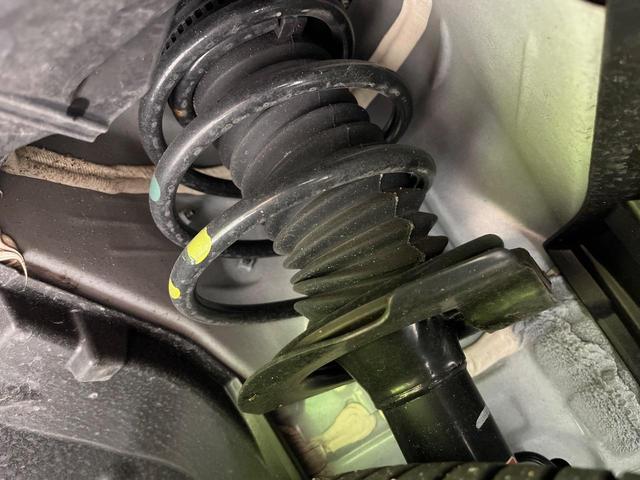 セレナ ｅ－パワー　ハイウェイスターＶ　インテリジェントエマージェンシーブレーキ　フリップダウンモニター　純正１２．３インチナビ　両側パワースライドドア　アラウンドビューモニター　Ｂｌｕｅｔｏｏｔｈ再生　フルセグＴＶ　禁煙車（54枚目）