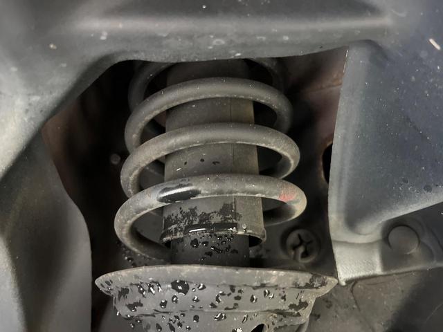 お車を安心してお乗りいただく為には、足回りの定期点検が欠かせません。サービスサポート（有償保証）では無料点検もご提供しており、安心のカーライフをお過ごしいただけるサポート体制が整っています。