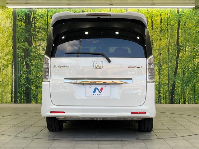 ステップワゴンスパーダ Ｚ　クールスピリット　４ＷＤ　両側パワースライドドア　純正１１インチフリップダウンモニター　純正９インチナビ　Ｂｌｕｅｔｏｏｔｈ再生　前後ドライブレコーダー　バックカメラ　フルセグＴＶ　８人乗り　禁煙車　クルコン（16枚目）