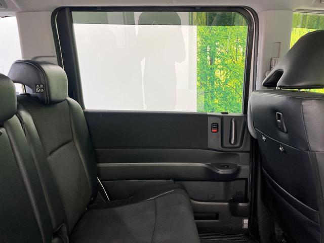 ステップワゴンスパーダ Ｚ　クールスピリット　４ＷＤ　両側パワースライドドア　純正１１インチフリップダウンモニター　純正９インチナビ　Ｂｌｕｅｔｏｏｔｈ再生　前後ドライブレコーダー　バックカメラ　フルセグＴＶ　８人乗り　禁煙車　クルコン（28枚目）