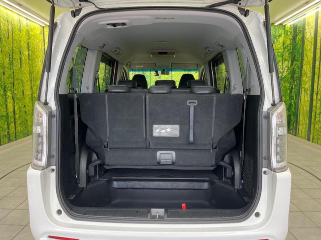 ステップワゴンスパーダ Ｚ　クールスピリット　４ＷＤ　両側パワースライドドア　純正１１インチフリップダウンモニター　純正９インチナビ　Ｂｌｕｅｔｏｏｔｈ再生　前後ドライブレコーダー　バックカメラ　フルセグＴＶ　８人乗り　禁煙車　クルコン（29枚目）