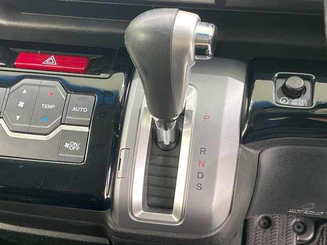 ステップワゴンスパーダ Ｚ　クールスピリット　４ＷＤ　両側パワースライドドア　純正１１インチフリップダウンモニター　純正９インチナビ　Ｂｌｕｅｔｏｏｔｈ再生　前後ドライブレコーダー　バックカメラ　フルセグＴＶ　８人乗り　禁煙車　クルコン（40枚目）