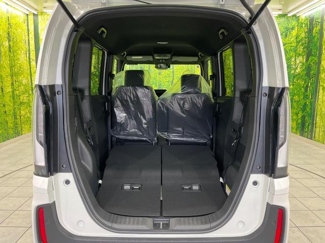 後席を格納すると、これだけの広さが！シーンに合わせたシートアレンジで、大きな荷物も積むことが出来ます♪