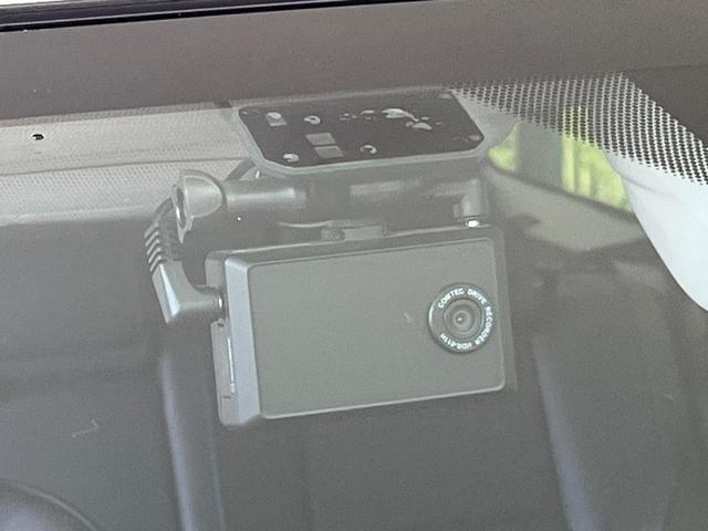 レヴォーグ １．６ＧＴ－Ｓアイサイト　４ＷＤ　純正ＳＤナビ　サイドカメラ　バックカメラ　衝突被害軽減システム　レーダークルーズ　禁煙車　ドラレコ　コーナーセンサー　スマートキー　ＬＥＤヘッド　ＥＴＣ　車線逸脱警報　オートライト（6枚目）