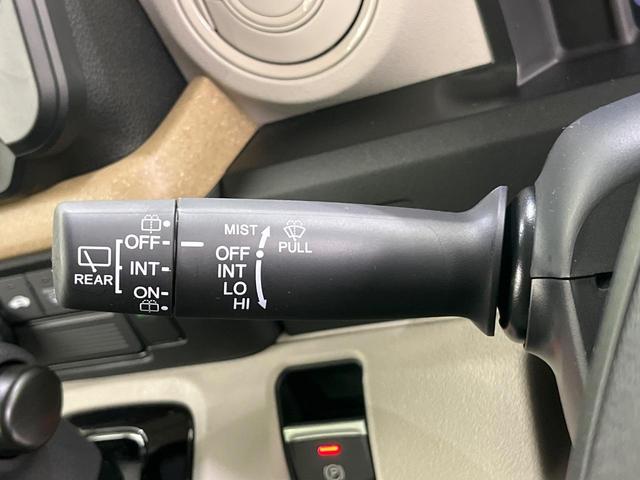 N-BOX ベースグレード 電動スライドドア 衝突被害軽減システム レーダークルーズ 禁煙車 コーナーセンサー スマートキー LEDヘッド 車線逸脱警報 オートライト オートエアコン CD再生 ステアリングスイッチ(47枚目)