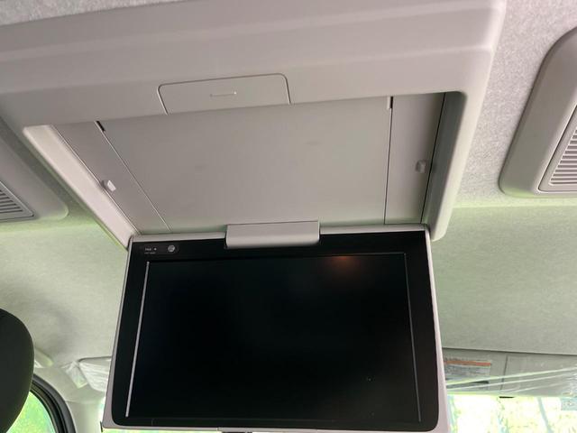 【フリップダウンモニター】大画面モニターで後席でもエンタメをお楽しみいただけます。小さなお子様にも大人気の装備です♪