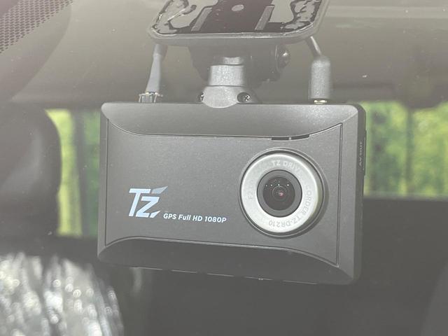 【ドライブレコーダー】安心・安全なカーライフに必須のドライブレコーダーを装備！走行中はもちろん、あおり運転や事故に遭遇した際の状況も映像で記録し、万一のリスクに備えます。