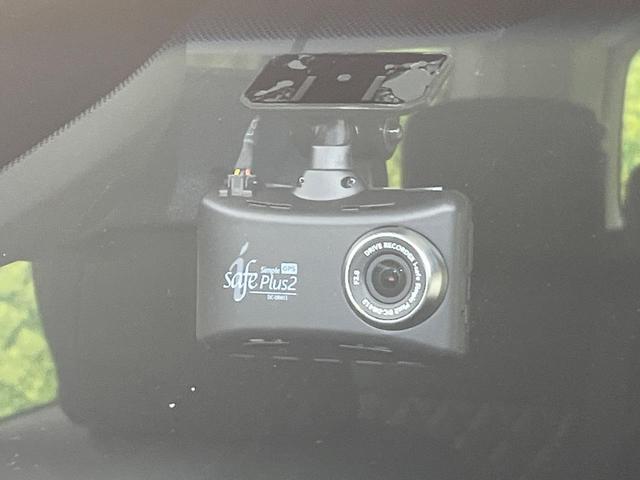 【ドライブレコーダー】安心・安全なカーライフに必須のドライブレコーダーを装備！走行中はもちろん、あおり運転や事故に遭遇した際の状況も映像で記録し、万一のリスクに備えます。