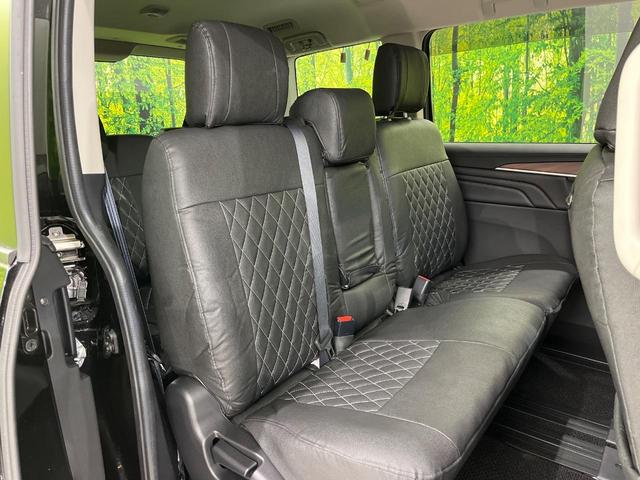 後部座席も気になるようなキズ・汚れやへたり等、大きなダメージはなく、良好な状態です。