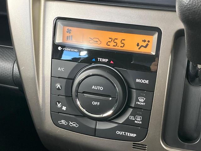 【オートエアコン】一度お好みの温度に設定すれば、車内の温度を検知し風量や温度を自動で調整。暑い…寒い…と何度もスイッチ操作をする必要はありません。快適な車内空間には必須の機能ですね♪