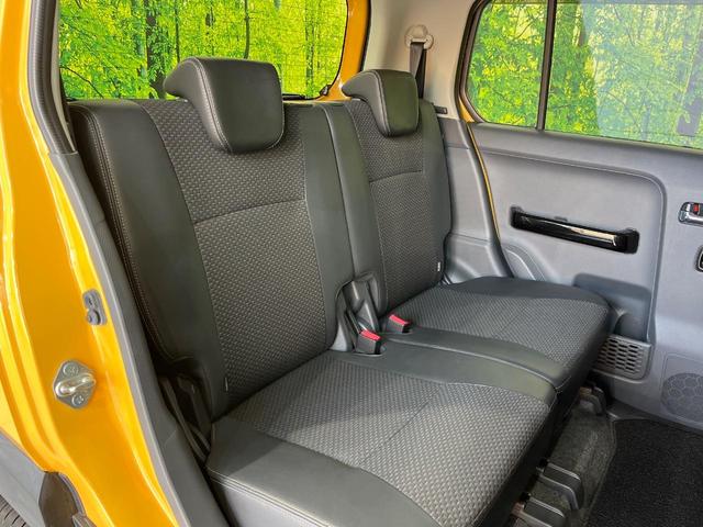 後部座席も気になるようなキズ・汚れやへたり等、大きなダメージはなく、良好な状態です。