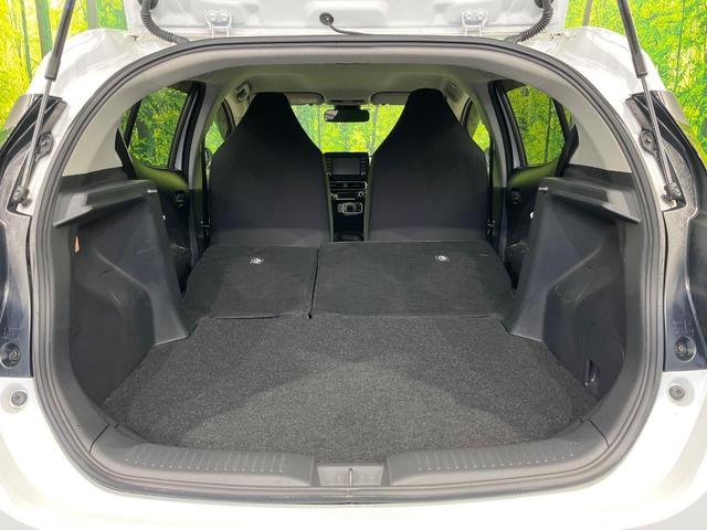 アクア Ｘ　４ＷＤ　トヨタセーフティセンス　純正ナビ機能付きディスプレイオーディオ　Ｂｌｕｅｔｏｏｔｈ再生　バックカメラ　ＥＴＣ　レーダークルーズ　禁煙車　スマートキー　ＬＥＤヘッドライト　オートエアコン（10枚目）