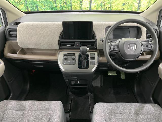 フリード エアー　両側電動ドア　純正ディスプレイオーディオ　バックカメラ　衝突被害軽減システム　レーダークルーズ　禁煙車　コーナーセンサー　スマートキー　ＬＥＤヘッド　オートハイビーム　車線逸脱警報　オートライト（2枚目）