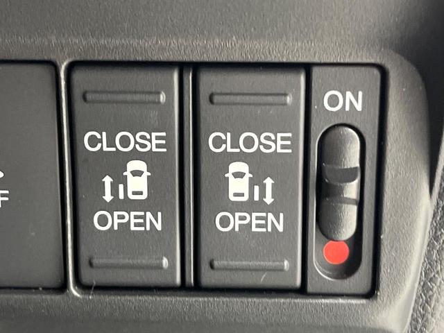 フリード エアー　両側電動ドア　純正ディスプレイオーディオ　バックカメラ　衝突被害軽減システム　レーダークルーズ　禁煙車　コーナーセンサー　スマートキー　ＬＥＤヘッド　オートハイビーム　車線逸脱警報　オートライト（6枚目）