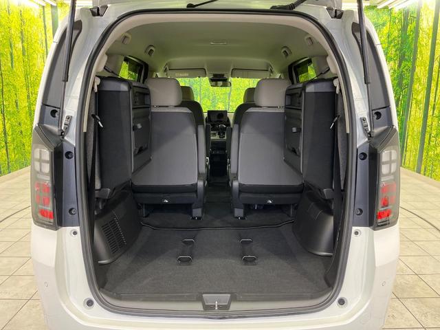 フリード エアー　両側電動ドア　純正ディスプレイオーディオ　バックカメラ　衝突被害軽減システム　レーダークルーズ　禁煙車　コーナーセンサー　スマートキー　ＬＥＤヘッド　オートハイビーム　車線逸脱警報　オートライト（11枚目）