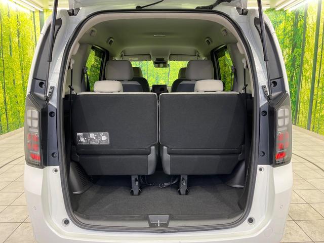 フリード エアー　両側電動ドア　純正ディスプレイオーディオ　バックカメラ　衝突被害軽減システム　レーダークルーズ　禁煙車　コーナーセンサー　スマートキー　ＬＥＤヘッド　オートハイビーム　車線逸脱警報　オートライト（30枚目）