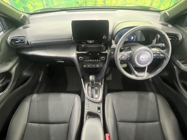 ヤリスクロス ハイブリッドＺ　トヨタセーフティセンス　純正８インチナビ　アラウンドビューモニター　Ｂｌｕｅｔｏｏｔｈ再生　フルセグＴＶ　ＥＴＣ　禁煙車　ＬＥＤヘッドライト　ブラインドスポットモニター　クリアランスソナー（2枚目）