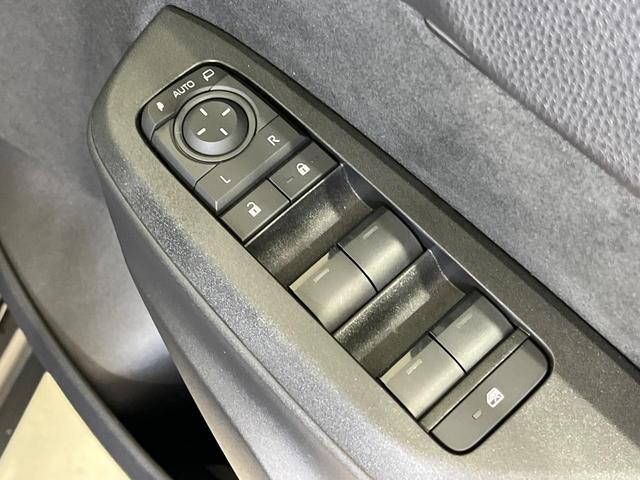 ヤリスクロス ハイブリッドＺ　トヨタセーフティセンス　純正８インチナビ　アラウンドビューモニター　Ｂｌｕｅｔｏｏｔｈ再生　フルセグＴＶ　ＥＴＣ　禁煙車　ＬＥＤヘッドライト　ブラインドスポットモニター　クリアランスソナー（31枚目）