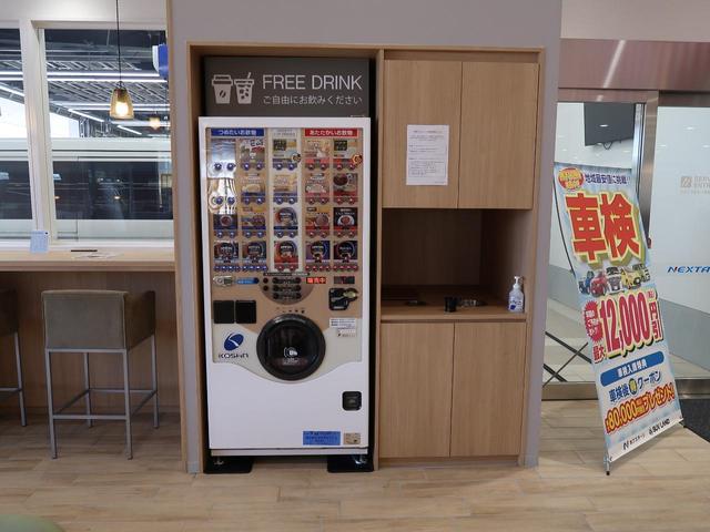 N-BOX G 両側スライドドア スマートキー オートエアコン CDプレーヤー 衝突安全ボディ ドアバイザー プライバシーガラス 盗難防止装置 横滑り防止 パワーウィンドウ パワーステアリング 電動格納ミラー(67枚目)