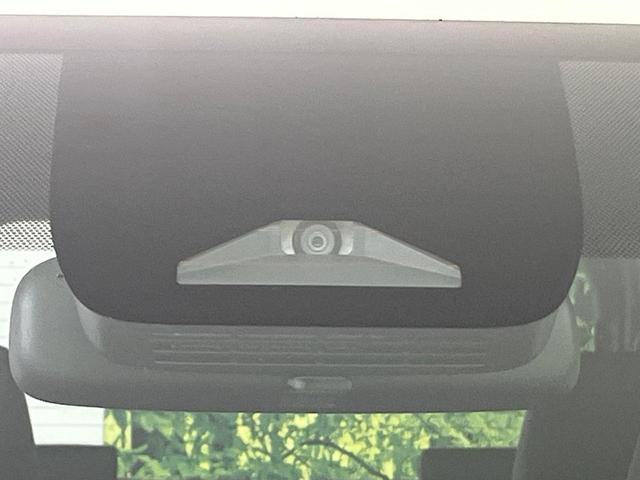 ヴォクシー ハイブリッドＳ－Ｚ　トヨタセーフティセンス　両側パワースライドドア　純正８インチディスプレイオーディオ　Ｂｌｕｅｔｏｏｔｈ再生　バックカメラ　フルセグＴＶ　レーダークルーズ　デュアルオートエアコン　禁煙車（3枚目）