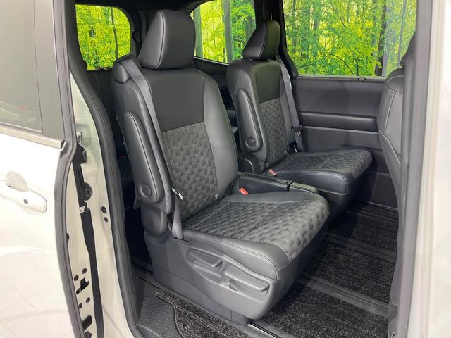 ヴォクシー ハイブリッドＳ－Ｚ　トヨタセーフティセンス　両側パワースライドドア　純正８インチディスプレイオーディオ　Ｂｌｕｅｔｏｏｔｈ再生　バックカメラ　フルセグＴＶ　レーダークルーズ　デュアルオートエアコン　禁煙車（9枚目）