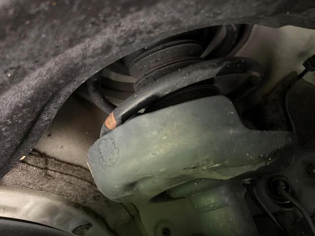 ヴォクシー ハイブリッドＳ－Ｚ　トヨタセーフティセンス　両側パワースライドドア　純正８インチディスプレイオーディオ　Ｂｌｕｅｔｏｏｔｈ再生　バックカメラ　フルセグＴＶ　レーダークルーズ　デュアルオートエアコン　禁煙車（62枚目）