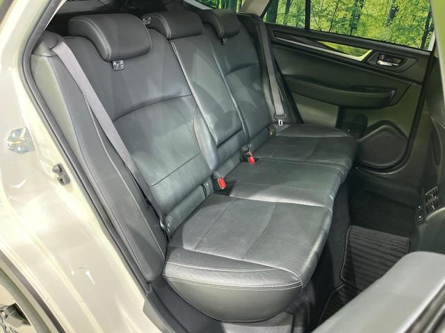 レガシィアウトバック リミテッド　４ＷＤ　純正ＳＤナビ　バックカメラ　後席モニター　衝突被害軽減システム　レーダークルーズ　禁煙車　電動リアゲート　レザーシート　スマートキー　ＬＥＤヘッド　ビルトインＥＴＣ　純正１８インチアルミ（9枚目）