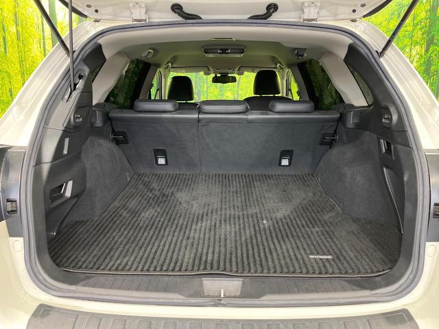 レガシィアウトバック リミテッド　４ＷＤ　純正ＳＤナビ　バックカメラ　後席モニター　衝突被害軽減システム　レーダークルーズ　禁煙車　電動リアゲート　レザーシート　スマートキー　ＬＥＤヘッド　ビルトインＥＴＣ　純正１８インチアルミ（10枚目）