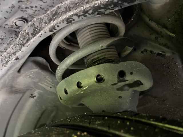 レガシィアウトバック リミテッド　４ＷＤ　純正ＳＤナビ　バックカメラ　後席モニター　衝突被害軽減システム　レーダークルーズ　禁煙車　電動リアゲート　レザーシート　スマートキー　ＬＥＤヘッド　ビルトインＥＴＣ　純正１８インチアルミ（20枚目）