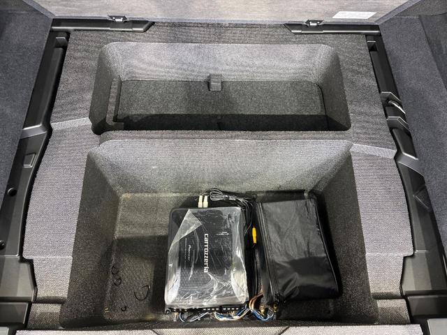 レガシィアウトバック リミテッド　４ＷＤ　純正ＳＤナビ　バックカメラ　後席モニター　衝突被害軽減システム　レーダークルーズ　禁煙車　電動リアゲート　レザーシート　スマートキー　ＬＥＤヘッド　ビルトインＥＴＣ　純正１８インチアルミ（25枚目）