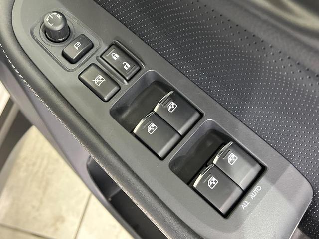 レガシィアウトバック リミテッド　４ＷＤ　純正ＳＤナビ　バックカメラ　後席モニター　衝突被害軽減システム　レーダークルーズ　禁煙車　電動リアゲート　レザーシート　スマートキー　ＬＥＤヘッド　ビルトインＥＴＣ　純正１８インチアルミ（32枚目）