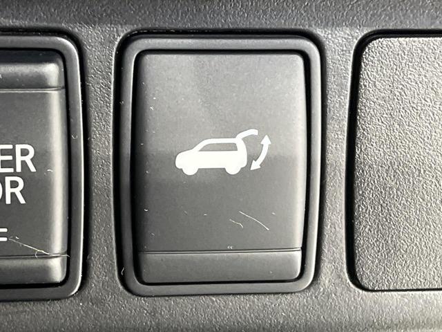 エクストレイル モード・プレミア　ハイコントラストインテリア　４ＷＤ　全周囲カメラ　禁煙車　電動リアゲート　レザーシート　全席シートヒーター　コーナーセンサー　スマートキー　ＬＥＤヘッド　ビルトインＥＴＣ　オートライト　デュアルエアコン　Ｂｌｕｅｔｏｏｔｈ（7枚目）