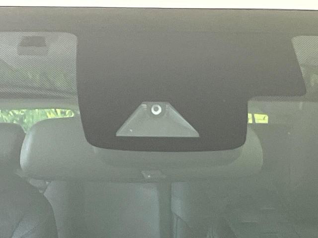 【トヨタセーフティセンス】走行中に前方の車両等を認識し、衝突しそうな時は警報とブレーキで衝突回避と被害軽減をアシスト。より安全にドライブをお楽しみいただけます。