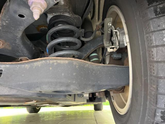 お車を安心してお乗りいただく為には、足回りの定期点検が欠かせません。サービスサポート（有償保証）では無料点検もご提供しており、安心のカーライフをお過ごしいただけるサポート体制が整っています。