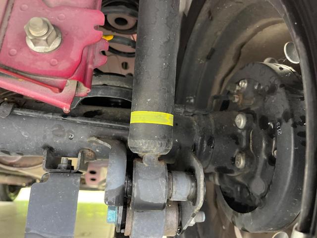 お車を安心してお乗りいただく為には、足回りの定期点検が欠かせません。サービスサポート（有償保証）では無料点検もご提供しており、安心のカーライフをお過ごしいただけるサポート体制が整っています。