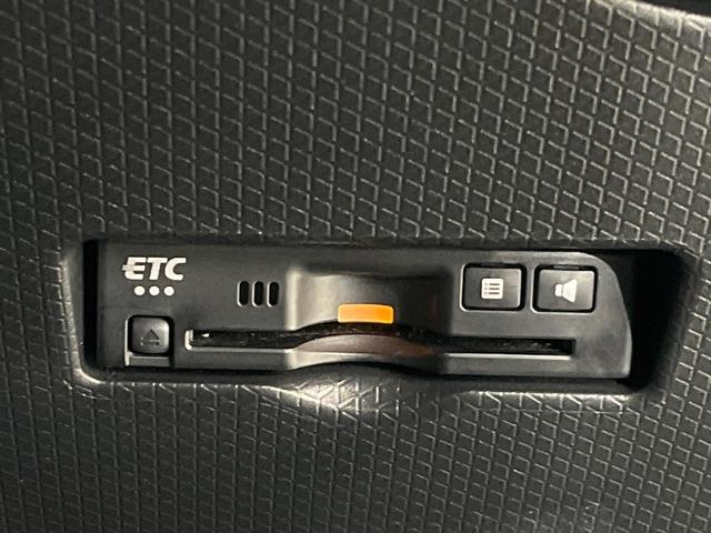 タント カスタムＲＳ　４ＷＤ　両側パワースライドドア　全周囲カメラ　純正９インチディスプレイオーディオ　Ｂｌｕｅｔｏｏｔｈ再生　ドライブレコーダー　フルセグＴＶ　禁煙車　ターボ　ＬＥＤヘッドライト　フロントフォグ（7枚目）