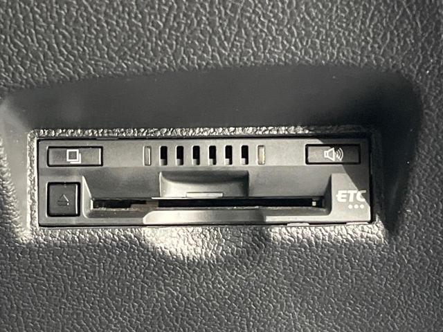 プリウス A 純正SDナビ バックカメラ 衝突被害軽減システム レーダークルーズ 禁煙車 パワーシート ドラレコ コーナーセンサー スマートキー LEDヘッド ビルトインETC 純正15インチアルミ 車線逸脱警報(7枚目)