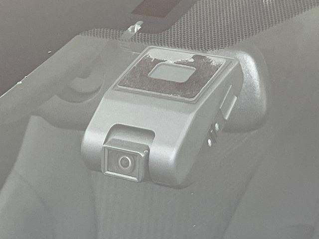 プリウス A 純正SDナビ バックカメラ 衝突被害軽減システム レーダークルーズ 禁煙車 パワーシート ドラレコ コーナーセンサー スマートキー LEDヘッド ビルトインETC 純正15インチアルミ 車線逸脱警報(21枚目)