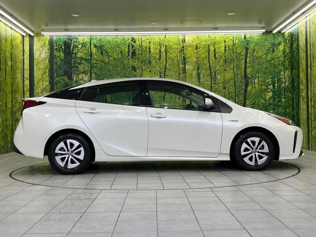 プリウス A 純正SDナビ バックカメラ 衝突被害軽減システム レーダークルーズ 禁煙車 パワーシート ドラレコ コーナーセンサー スマートキー LEDヘッド ビルトインETC 純正15インチアルミ 車線逸脱警報(24枚目)