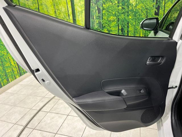 アクア Ｘ　純正ナビ　バックカメラ　衝突被害軽減システム　レーダークルーズ　禁煙車　ドラレコ　コーナーセンサー　スマートキー　ＬＥＤヘッド　ビルトインＥＴＣ　オートハイビーム　車線逸脱警報　オートライト（24枚目）